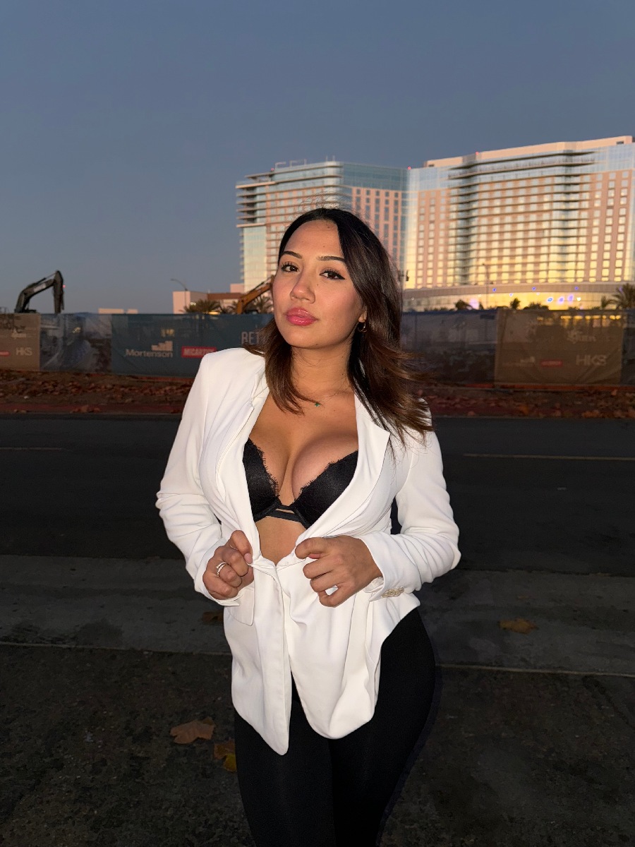 Take a pause and enjoy Ali Cruz — streaming from Anyang