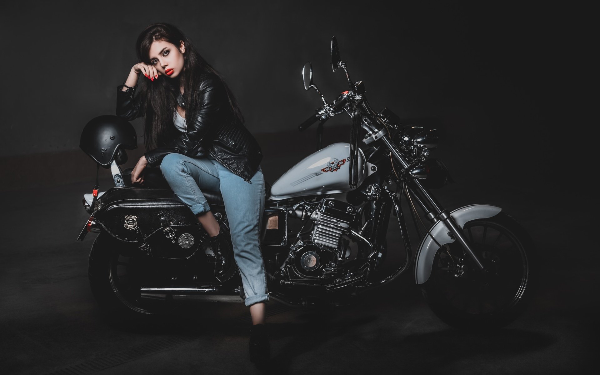 Biker girls: style and drive in Anyang