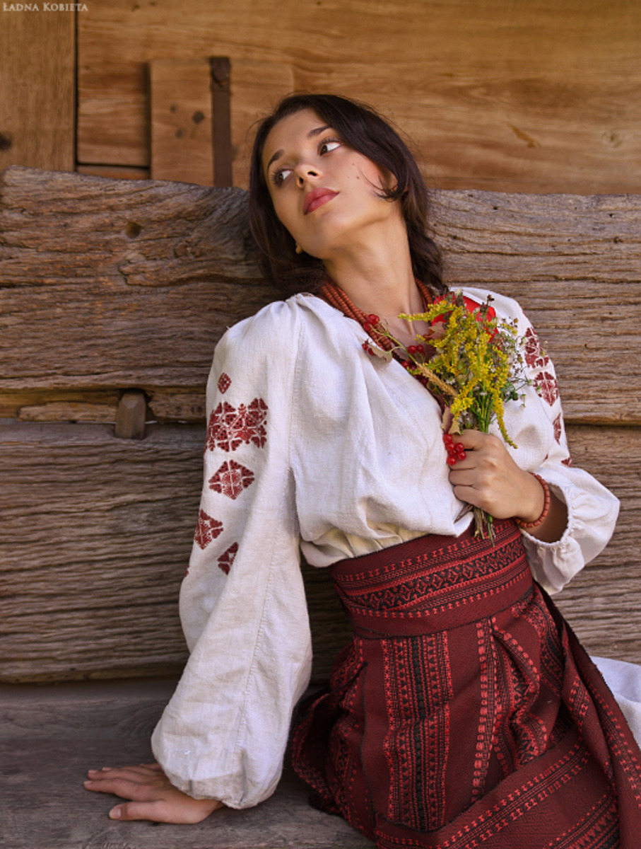 Girls in Slavic costumes in Anyang