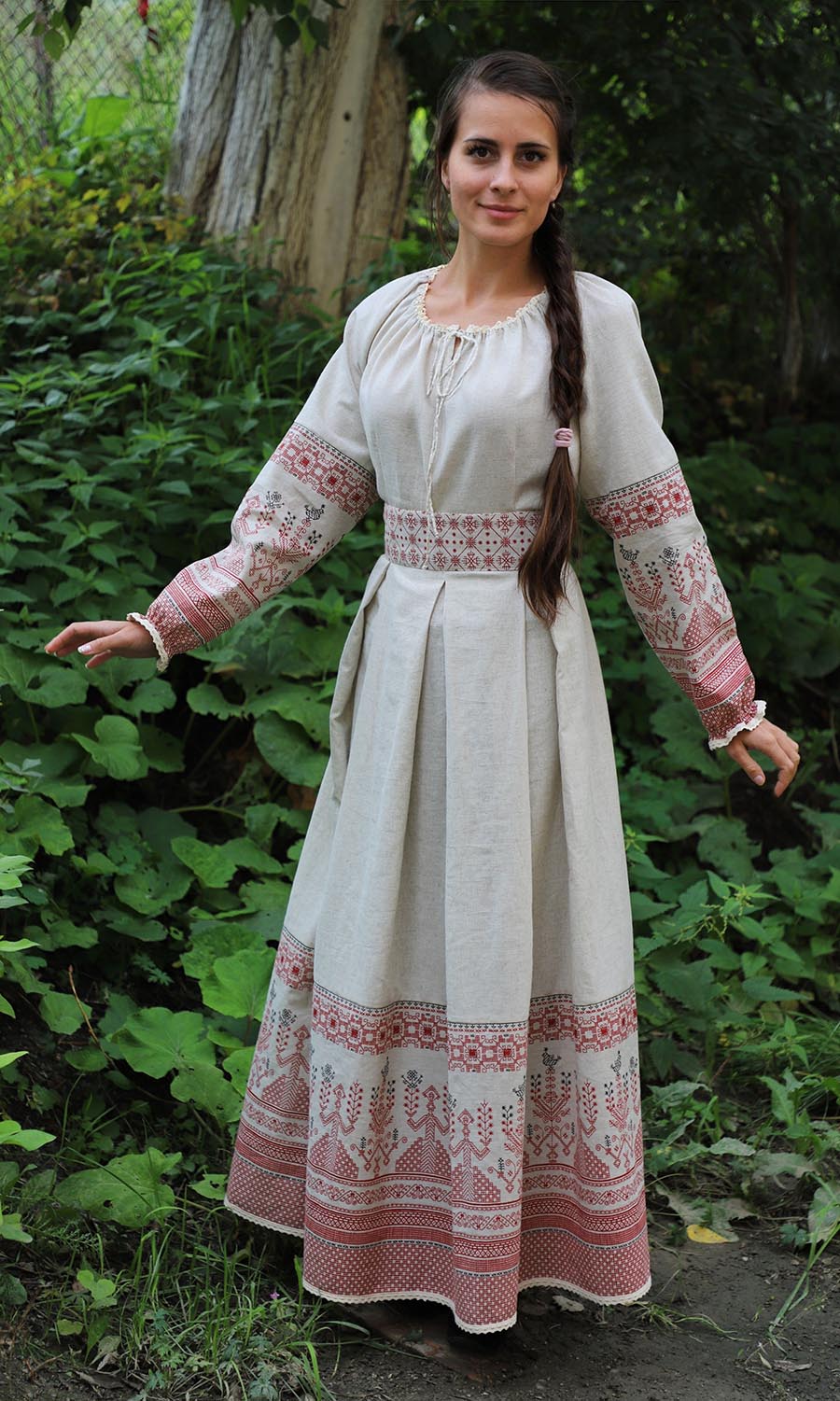 Girls in Slavic costumes in Anyang